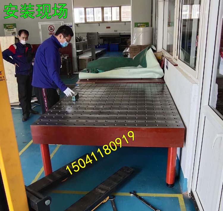 大連愛渥特機器人訂做的三維焊接平台安裝（zhuāng）完畢