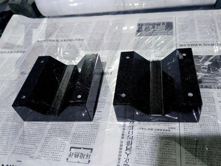 北（běi）京全（quán）歐檢測訂做的大理石V型塊（kuài）已發貨