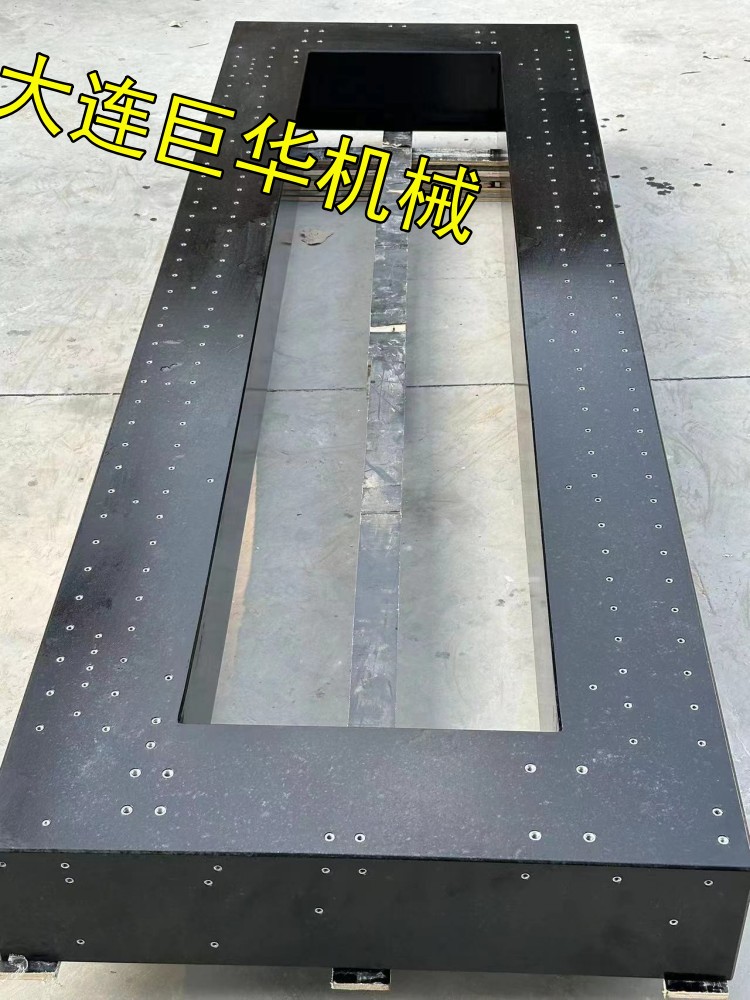 南（nán）京大（dà）理石（shí）平台打孔鑲螺絲加工一氣嗬成